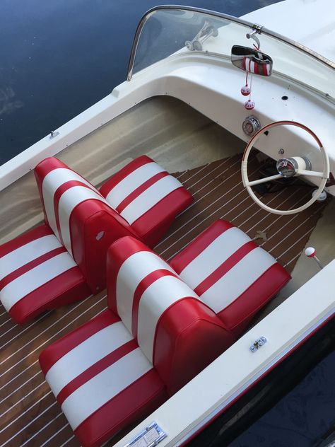 Retro Boat Interior, Barbie Boat, Boat Makeover, Diy Boat Seats, Boat Renovation, Bayliner Boats, Boat Upholstery, Boat Interiors, Runabout Boat