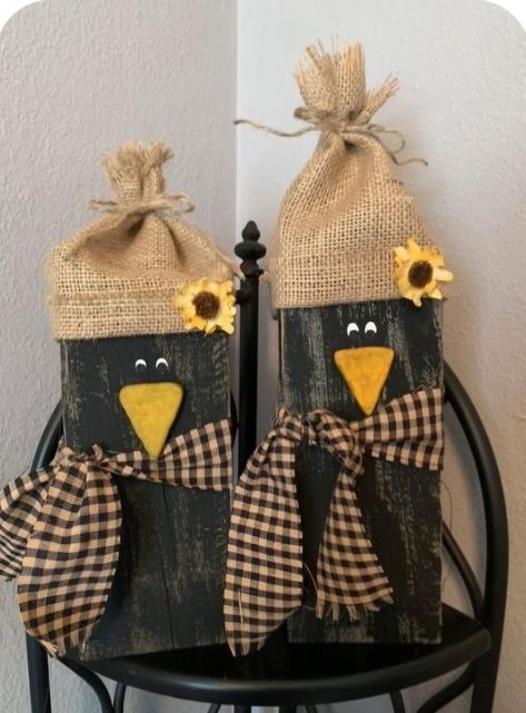 2x4 Wood Scarecrow, Crafts Made From Tools, Scrap Wood Scarecrow Diy, Wooden Crows Birds, 2x4 Projects Diy Crafts, Fall Wood Craft Ideas, Vintage Fall Crafts, 2x4 Fall Wood Crafts, Scarecrow Wood Crafts