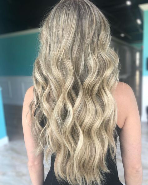 Long Wavy Hair Formal, Long Blonde Wavy Hairstyles, Grad Hair Styles Long Hair, Curled Hair For Long Hair, Loose Wavy Curls Long Hair, Curled Hair For Pictures, Long Wave Hairstyles For Women, Hair Curled Down, Curled Hairstyles Ponytail