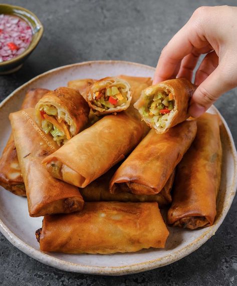 Fresh Spring Roll Recipe, Lumpiang Gulay, Vegetable Lumpia, Fresh Spring Rolls Recipe, Resep Vegan, Lumpia Recipe, Peanut Stew, Vegetable Spring Rolls, Pasta Fillo