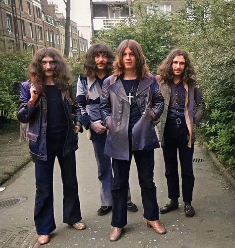 https://www.instagram.com/p/CJ4awmbMTYC/?igshid=1ncy25xdqfu71 Ozzy Osbourne Black Sabbath, Arte Heavy Metal, Geezer Butler, Music Passion, British Steel, Prince Of Darkness, Classic Rock Bands, We Will Rock You, Rock N Roll Music