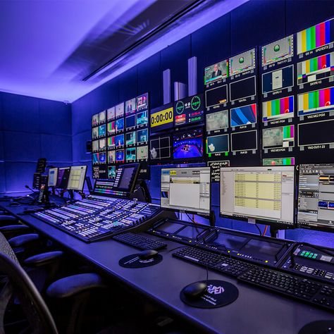 📺 Making news at Al Araby ▶️ avid.com/mediacentral #newsroom #broadcast #avid #inews #tvnews #alaraby #avidmediacentral Broadcasting Classroom, Movie Studio Design, Cell Room, Broadcast Studio, Editing Studio, Broadcast Journalism, News Broadcast, Broadcast News, Sports Media