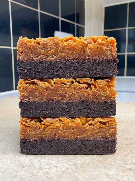 Cornflake Brownies | Ash Baber Cornflake Brownies, Ash Baber, Cornflake Tart, Recipes For Cookies, Chocolate Breakfast, Tray Bake Recipes, Cookies Brownies, Brownie Ingredients, Brownie Bar