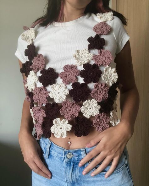 More amazing testers! My Daisy chain top pattern is now live 🌼 Thank you so much to everyone involved 💗 ⭐️ Testers featured ⭐️ @jodie.worton @roby_stylings @jen.oreillyy @crochetbybrea @bloombymael @yellow.makes @nightmoon.studio @sa.crochet_ @sunr.ayes @mebhmusic Realm Designs, Yellow Crochet, Sweater Vests, Chain Top, Daisy Chain, Cute Crochet, Top Pattern, Crochet Ideas, Sweater Vest