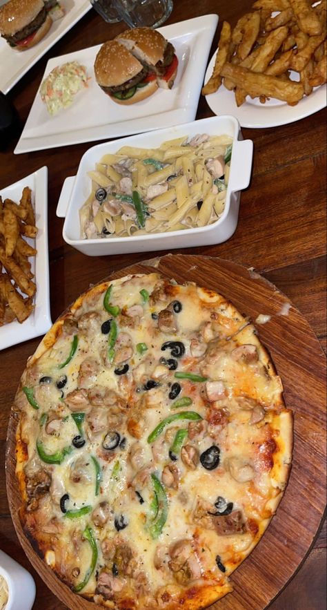 Piza Snaps, Pakistani Restaurant Snaps, Kababjees Restaurant Snaps, Resturent Pic Food, Aesthetic Fast Food Pictures, Dinner Pictures Instagram Food, Pizza Streaks Snapchat, Dinner Restaurant Snapchat, Food Snapchat Story Restaurant