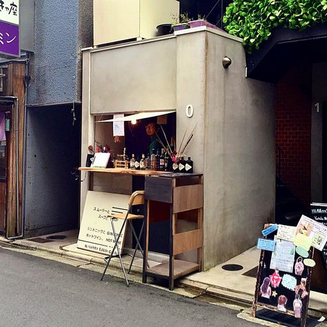 Cafe Small Space, Japan Small Cafe, Tiny Store Design, Small Cafe Ideas, Small Food Shop, Japan Coffee Shop, Tiny Coffee Shop, Tiny Cafe, Japan Cafe