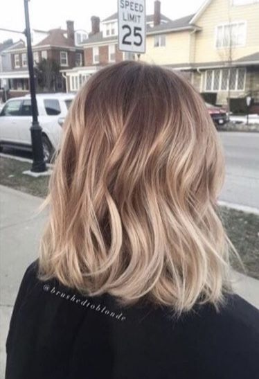 Balayage Hair Honey, Fashionable Haircuts, Bob Balayage, Carmel Hair Color, Wavy Blonde Hair, Honey Blond, Blond Ombre, Balayage Bob, Hairstyles Winter