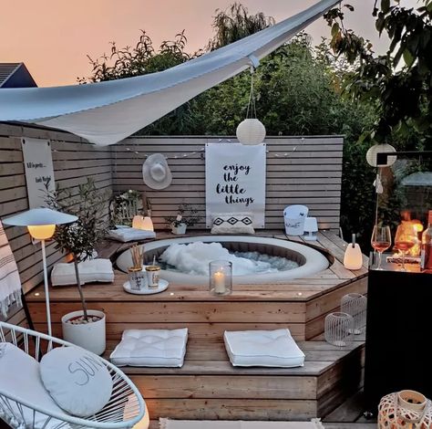 45 Backyard Decor Ideas to Spruce Up Your Outdoor Space Deco Spa, Kleiner Pool Design, Deck Piscina, Bilik Idaman, Stock Tank Pool, Pools Backyard, Tank Pool, Stock Tank, Small Pools