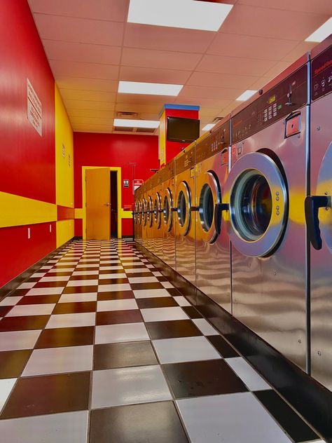 Cyberpunk Laundromat, Laundrette Aesthetic, Vintage Laundromat Aesthetic, Laundry Shop Business, Laundromat Layout Plan, Cute Laundromat, Retro Laundromat, Laundry Aesthetic, Laundromat Aesthetic