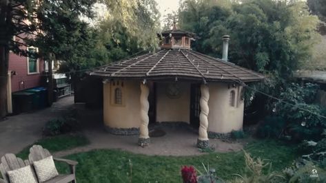 They Built A Cob Tiny House With No Permits Cob Home, Masonry Stove, Cob Cottage, Small Cabin House, Small Cabins, Tiny House Talk, Diy Tiny House, Fairytale Cottage, Tiny Cottage