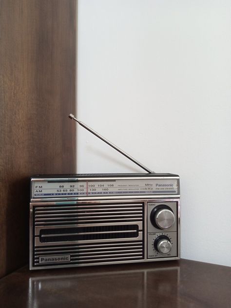 1940s Radio Aesthetic, 1940 Aesthetic, Xmas Moodboard, Artwork Reference, Baby Abstract Art, Teenage Room Decor, Life In Egypt, Grunge Pictures, Radio Vintage