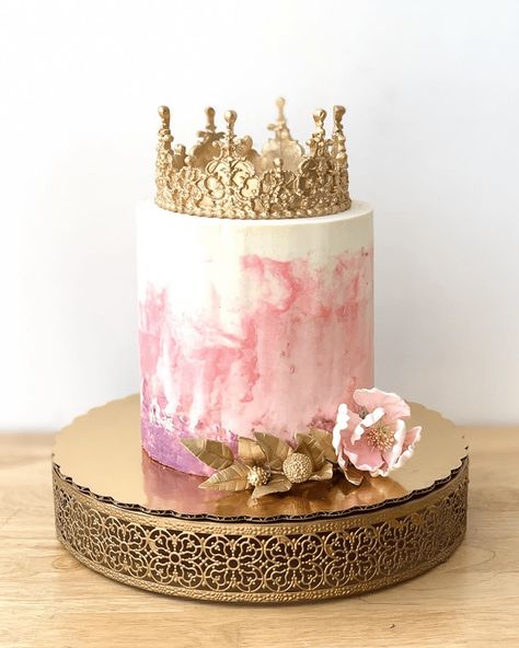 Cake Queen Birthday, Queen Cake Ideas, Queen Cake Design, Glam Birthday Cake, Queen Birthday Cake, Birthday Cake Crown, Princess Theme Cake, Queens Birthday Cake, Cake Bear