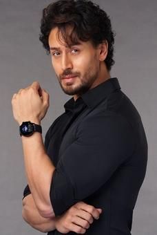 idiva Tiger Shroff Photo, Actor Photography, Rajat Tokas, Indian Royalty, Danish Image, Action Hero, Casino Table, Pencil Sketch Images, Drawing People Faces