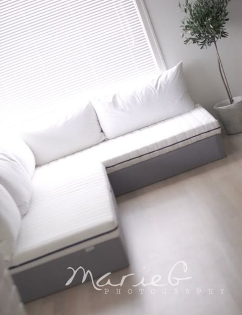 DIY Sofas and Couches - DIY Sofa With Ikea - Easy and Creative Furniture and Home Decor Ideas - Make Your Own Sofa or Couch on A Budget - Makeover Your Current Couch With Slipcovers, Painting and More. Step by Step Tutorials and Instructions http://diyjoy.com/diy-sofas-couches Homemade Couch, Homemade Sofa, Budget Makeover, Cheap Couch, Built In Sofa, Kitchen Ikea, Diy Couch, Diy Sofa, Creative Furniture