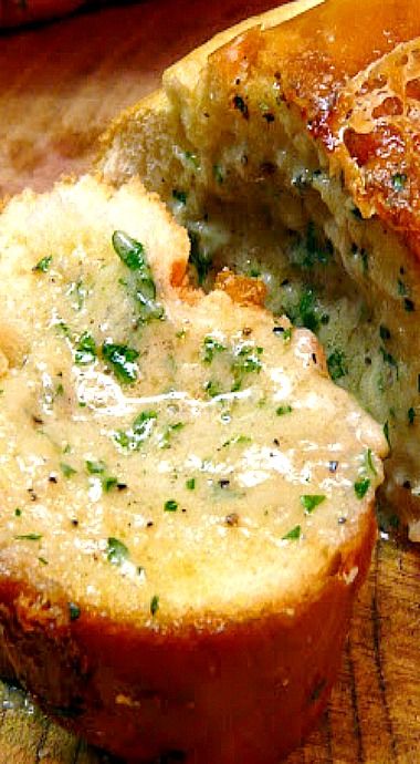 Gorgonzola Garlic Bread, Recipes Using Gorgonzola Cheese, Gorgonzola Bread, Italian Garlic Bread, Gorgonzola Recipes, Midwest Style, Cheese Bread Recipe, Garlic Cheese Bread, Gorgonzola Cheese