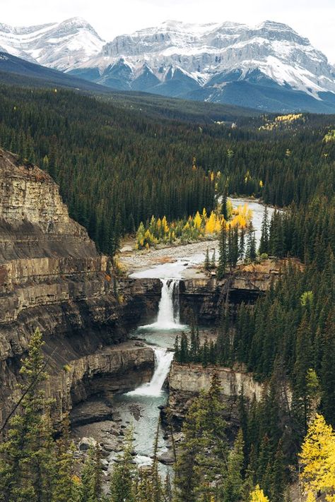 Alberta, Canada Alberta is a province in Western Canada. Its landscape… Badlands National Park, Beautiful Waterfalls, Landscape Ideas, Alam Yang Indah, Alberta Canada, Canada Travel, Lake District, Landscape Photos, Ottawa