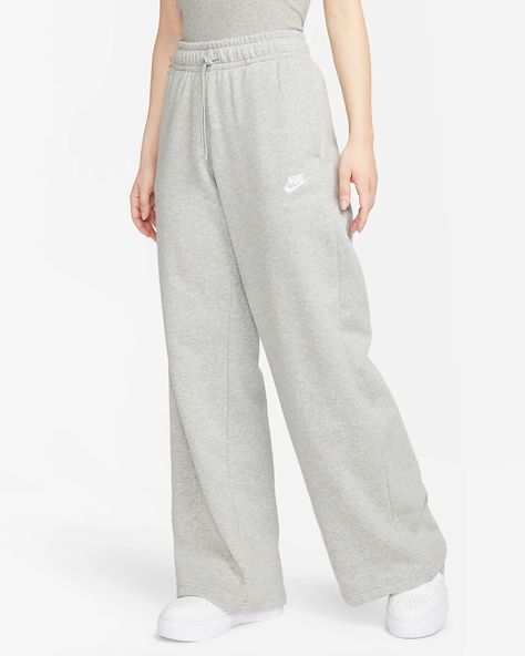 Nike Grey Sweatpants, Sweatpants Nike, Nike Sportswear Club Fleece, Nike Sweats, Sweatpants Outfit, Nike Fleece, Wide Leg Sweatpants, Nike Sweatpants, Grey Sweatpants