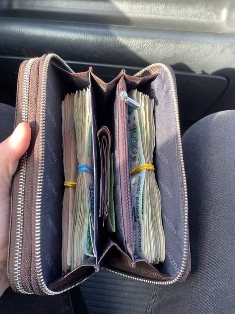 Money In Wallet Pictures, Money In Purse Aesthetic, Women Wallet Aesthetic, Wallet Full Of Money Aesthetic, Soft Baddie Aesthetic, Money In Wallet, Wallet Aesthetic, Money Collection, Cash Wallet