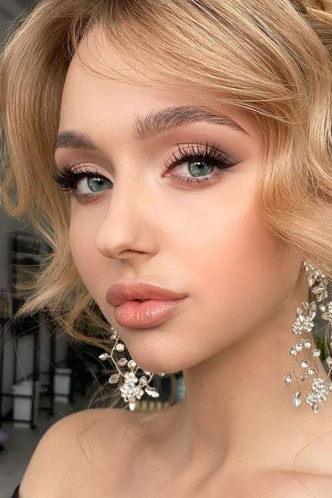 Homecoming Makeup Ideas that You Will Fall In Love With | Glaminati.com Makeup Hooded Eyes, Make Up Bride, Gorgeous Wedding Makeup, Wedding Makeup Tutorial, Glam Wedding Makeup, Bridal Eye Makeup, Prom Makeup Looks, Formal Makeup, Event Makeup