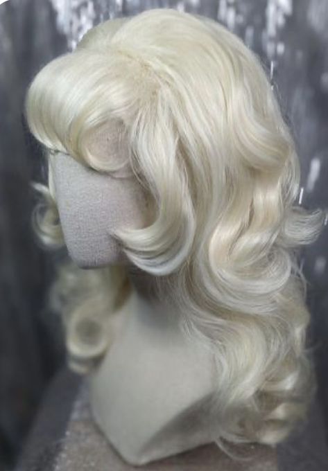 Blonde Hair Reference, Drag Wigs Styling, Hair Ideas Bangs, Hair Designs Drawing, Blonde Wig Styles, Blonde Wig Hairstyles, Beauty Queen Hair, Platinum Blonde Hairstyles, Kiss Curls