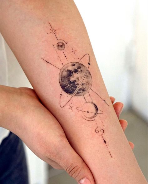 Random Tattoos, Eye Tattoos, Celestial Tattoo, Basic Tattoos, Astrology Tattoo, Tattoo Mandala, Circle Tattoo, Planet Tattoos, Intricate Tattoo