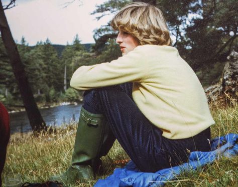 Prince William Baby, Princess Diana Rare, Balmoral Castle, Spencer Family, Princess Diana Fashion, Princess Diana Photos, Princess Diana Family, Princess Diana Pictures, Princes Diana