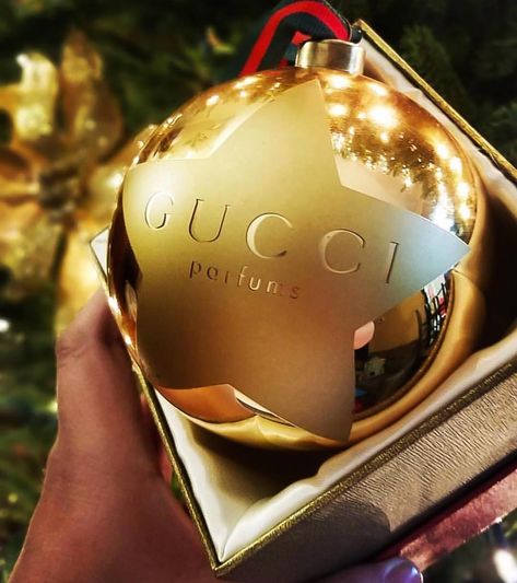 Gucci Christmas Tree, Gucci Christmas, Santa Claus Is Coming To Town, White Ornaments, Family Night, Christmas Tree Design, Christmas 2017, Golden Girl, Body Love