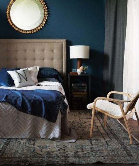 28 Simple And Elegant Mid-Century Modern Beds - DigsDigs Teal Blue Bedroom, Blue And Gold Bedroom, Dramatic Bedroom, Navy Bedrooms, Dark Blue Bedrooms, Navy Blue Bedrooms, Gold Bedroom, Gorgeous Bedrooms, Mirror On The Wall