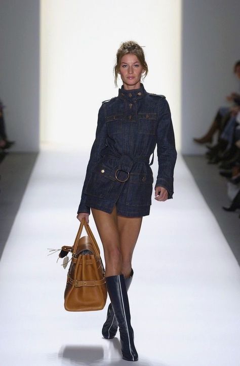 Gisele B, Outfits 2000s, 90s Runway Fashion, Runway Fashion Couture, Runway Outfits, Brazilian Model, Model Lifestyle, Gisele Bündchen, High Fashion Outfits