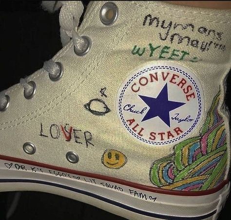 find me @hunniebum ! ♥︎ Grunge Shoes, Custom Converse, Shoes Drawing, White Converse, Aesthetic Shoes, Shoe Art, Diy Shoes, Painted Shoes, Aesthetic Grunge