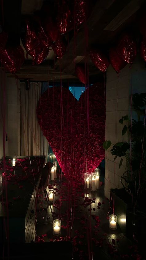 Valentine's Day Hotel, Heart Roses, Aesthetic Heart, Mood Aesthetic, Romantic Room, Dark Romantic, Romantic Mood, Valentine Birthday, St Valentin