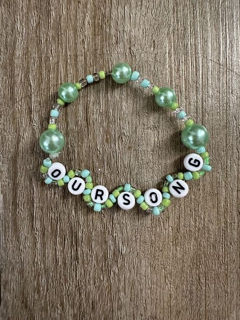 #Our_Song_Taylor_Swift #Rep_Taylor_Swift #Green_Friendship_Bracelet #Grass_Valley_California Green Friendship Bracelet, Wavy Bracelet, Taylor Swift Bracelets, Music Bracelet, Swift Bracelets, Cute Friendship Bracelets, Our Song, Bracelet Inspiration, Friendship Bracelets With Beads