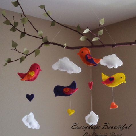 How adorable! Tree Mobile, Diy Nursery Mobile, Mobiles For Kids, Branch Tree, Diy Baby Mobile, Bird Nursery, Baby Mobil, Deco Champetre, Bird Mobile