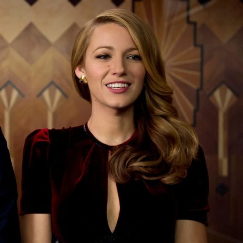 Blake Lively Is an Ageless Beauty in The Age of Adaline Trailer Blake Lively Age, Hair Highlight Trends, Ecaille Hair, The Age Of Adaline, Blake Lively Hair, Age Of Adaline, Elisabeth Shue, Elizabeth Hurley, Michelle Rodriguez