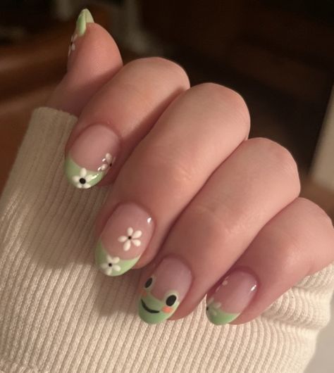 Frog Themed Nails, Summer Nail Inspo Green, Fairycore Nails Short, Cottagecore Nails Simple, Keroppi Nails, Froggy Nails, Cute Pastel Nails, Animals Nail Art, Frog Nail Art