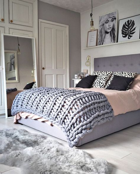 cozy blanket Scandi Bedroom, Design Ložnic, Koti Diy, Interior Boho, Dekorasi Kamar Tidur, Gray Bedroom, Teen Bedroom, Dream Rooms, Beautiful Bedrooms