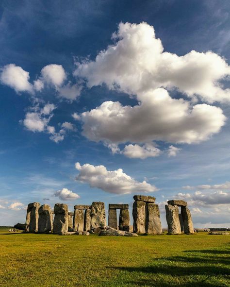 Stonehenge Aesthetic, Stonehenge Photography, Stonehenge England, Megalithic Monuments, European Bucket List, Uk Landscapes, Stone Feature, Stonehenge, English Countryside