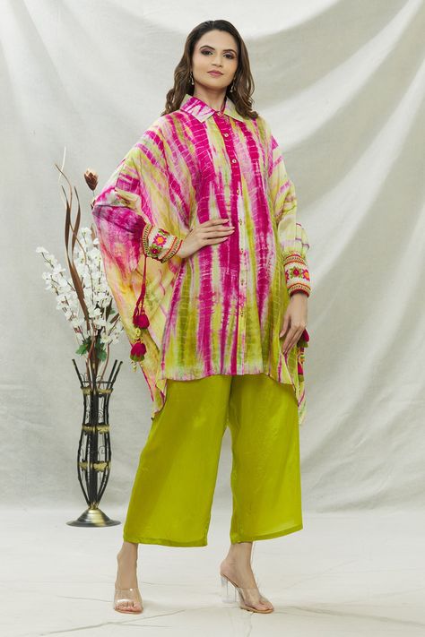 Shop for these amazing collections of Green Habutai Silk Tie Dye And Amethyst Kaftan Tunic & Palazzo Set For Women by Capisvirleo online at Aza Fashions. Kaftan Styles For Ladies, Kaftan Sleeves, Checked Shirt Women, Kaftan Pattern, Kaftan Tops, Kaftan Tunic, Tie Dye Tops, Kaftan Designs, Green Thread