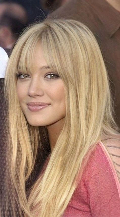 Hilary Duff Long Hair, Hilary Duff Bangs 2000s, Hilary Duff Haircut, 2000s Haircuts Women, Hilary Duff Hair 2000s, Hilary Duff Outfits 2000s, 2000s Hairstyles Bangs, 2000s Blonde Girl, 2000s Bangs Hair