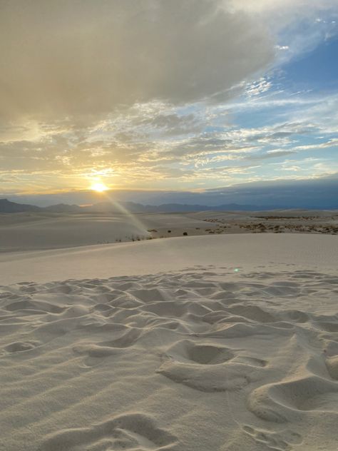 Mexico White Aesthetic, White Sand New Mexico, New Mexico White Sands, White Sands New Mexico, Year 3000, New Mexico Road Trip, Insta Aesthetics, White Desert, Senior Trip