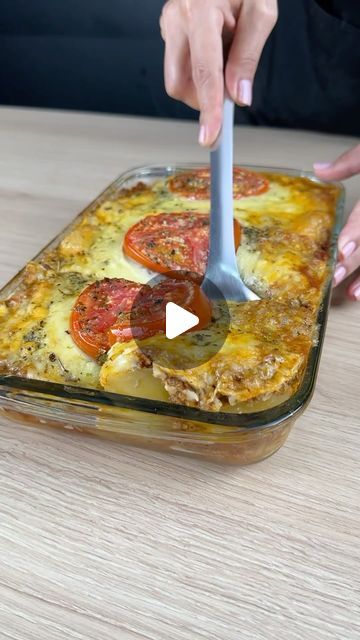 Sausage And Potato Bake, Hamburger Dishes, Beef Meals, Potato Bake, Hamburger Recipes, Video Recipes, Easy Cooking Recipes, Potato Dishes, Arabic Food