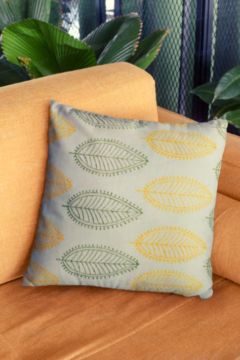 Block Print Cushion Covers, Painted Cushions, Printed Pillows, Colorful Pottery, Gift Bags Diy, Textiles Projects, Block Printed Pillows, Cushion Cover Designs, Printed Cushion Covers