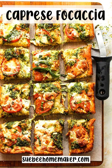 Experience the delicious Caprese Focaccia, where airy Italian oven-baked bread meets a vibrant blend of pesto sauce, succulent tomatoes, velvety mozzarella, and aromatic basil. With its impeccable texture, this savory delight transforms into a scrumptious sandwich that promises to enchant the entire family! Cheesy Pesto Bread, Turkey Taco Soup, Foccacia Recipe, Caprese Bruschetta, Beef Cabbage Soup, Balsamic Glaze Recipes, Basil Pesto Sauce, Caprese Sandwich, Bread Buns