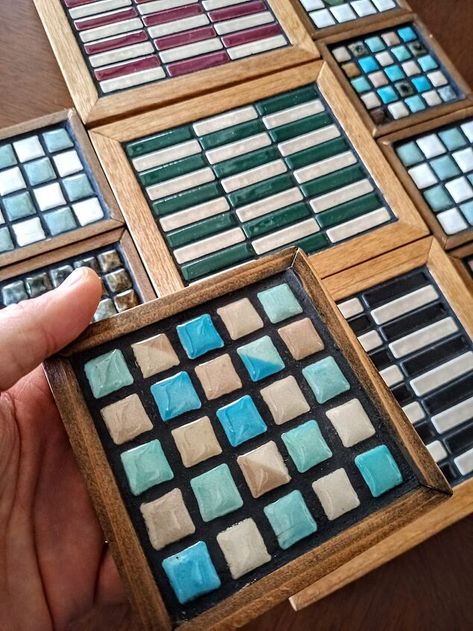 Leftover Tiles Ideas, Tile Tray Diy, Tiled Tray, Grouting Tools, How To Make Tiles, Mosaic Coasters, Tile Tables, Tile Repair, Mosaic Tray