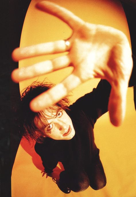 Robert Smith Photoshoot, Robert Smith Wallpaper, Goth Bands, Bee Movie, Lost World, Robert Smith, Zoo Wee Mama, Party People, Best Albums