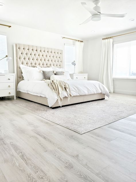 White Wood Floor Bedroom, Bedroom Ideas With White Floor, Wood Floor For Bedroom, Vinyl Plank Bedroom, White And Grey Flooring, Light Color Vinyl Flooring, Bedrooms Flooring Ideas, Bedroom Vinyl Flooring Ideas, Master Bedrooms Floors