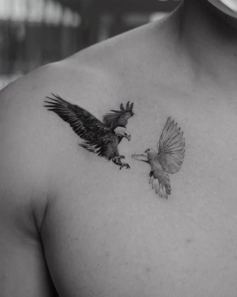 Eagle Tattoos: Meanings, Tattoo Designs & Tattoo Ideas Eagles Tattoo, Back Tattoos For Guys Upper, Eagle Chest Tattoo, Small Eagle Tattoo, Bald Eagle Tattoos, Small Back Tattoos, Hawk Tattoo, Upper Back Tattoos, Eagle Tattoos