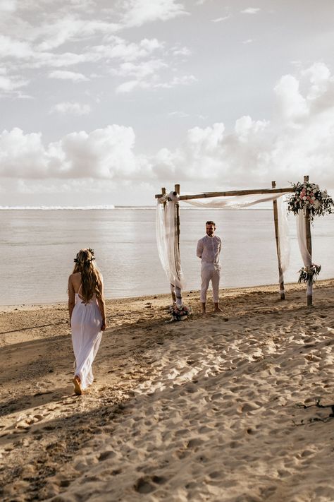 Seychelles Wedding, Mauritius Wedding, Small Beach Weddings, North Shore Hawaii, Simple Beach Wedding, Hawaii Wedding Photography, Boho Beach Wedding, Beach Wedding Photography, Beach Wedding Photos