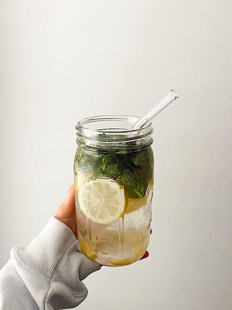 Lemon Mint Water, Mint Water, Healthy Food Inspiration, Lemon Mint, Healthy Food Motivation, Healthy Girl, Healthy Lifestyle Inspiration, Lemon Water, Fried Food