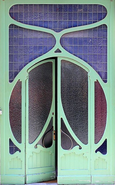 Mint Door, Art Nouveau Arquitectura, Green Doors, Barcelona Art, Cool Doors, Art Nouveau Architecture, Green Door, Art Nouveau Design, Blue Tiles